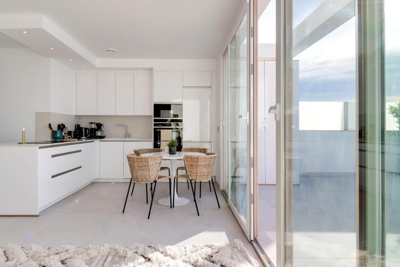 Bayview Hills, Luxury 2 Bedroom Apartment Малага Екстериор снимка